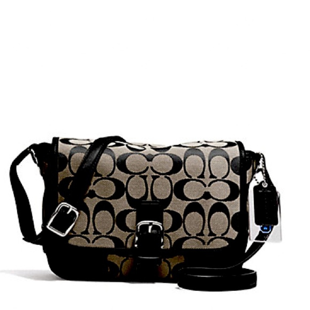 HADLEY SIGNATURE FIELD BAG (COACH F30601) NWOT
COACH STYLE # F30601